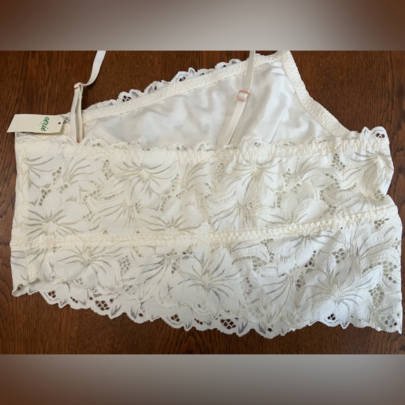 AERIE BRA. Lg. New/never worn/w Tags. 1 Shoulder. Lined, lace ecru. Orig. 39.95. - Picture 5 of 7